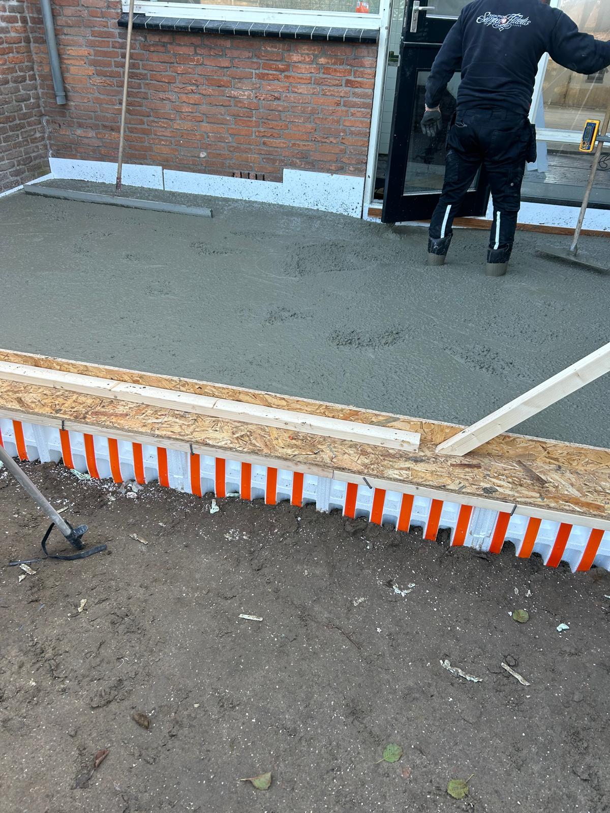 Aanbouw fundering plaatsen (2)