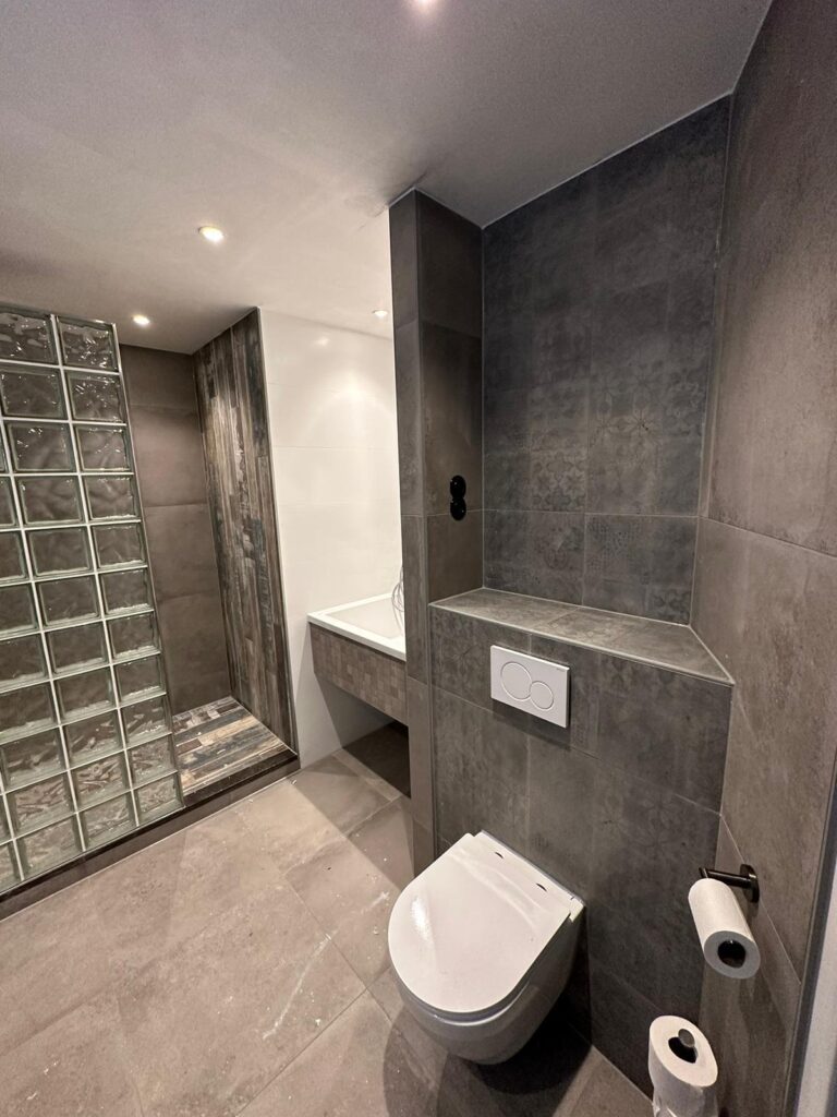 Toilet renoveren hotel