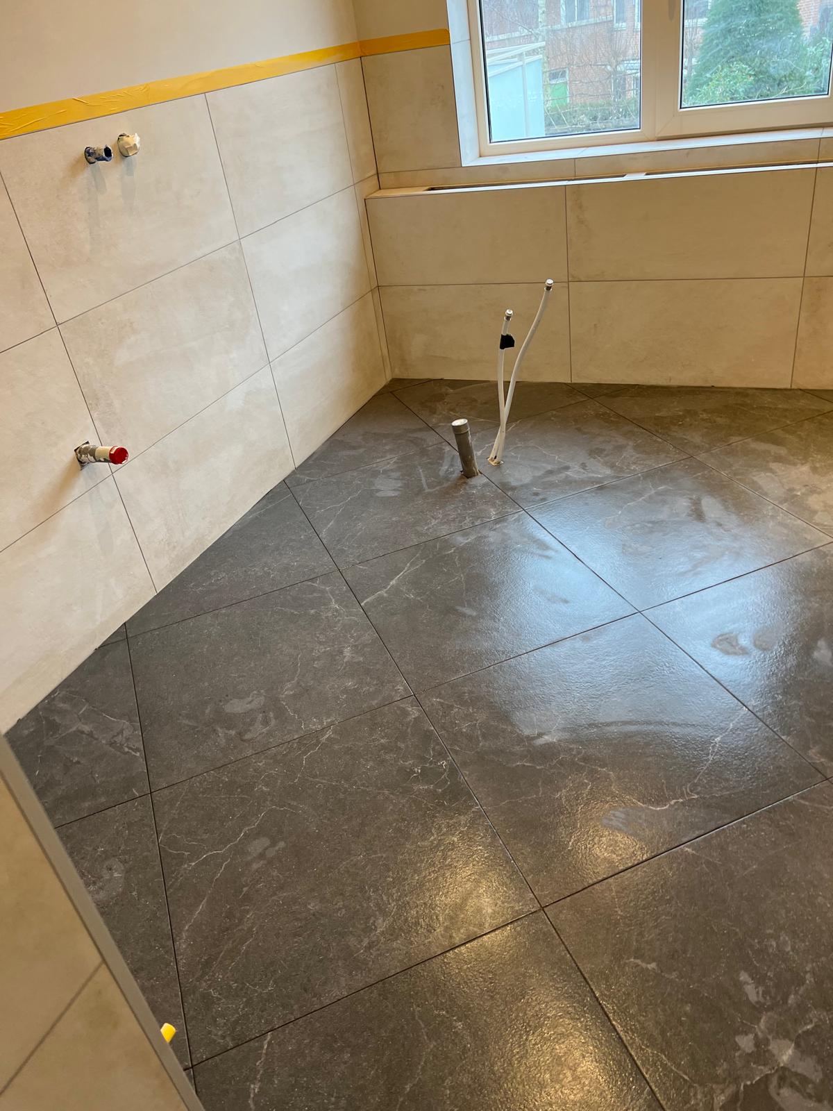 Vloer aanleggen in de badkamer